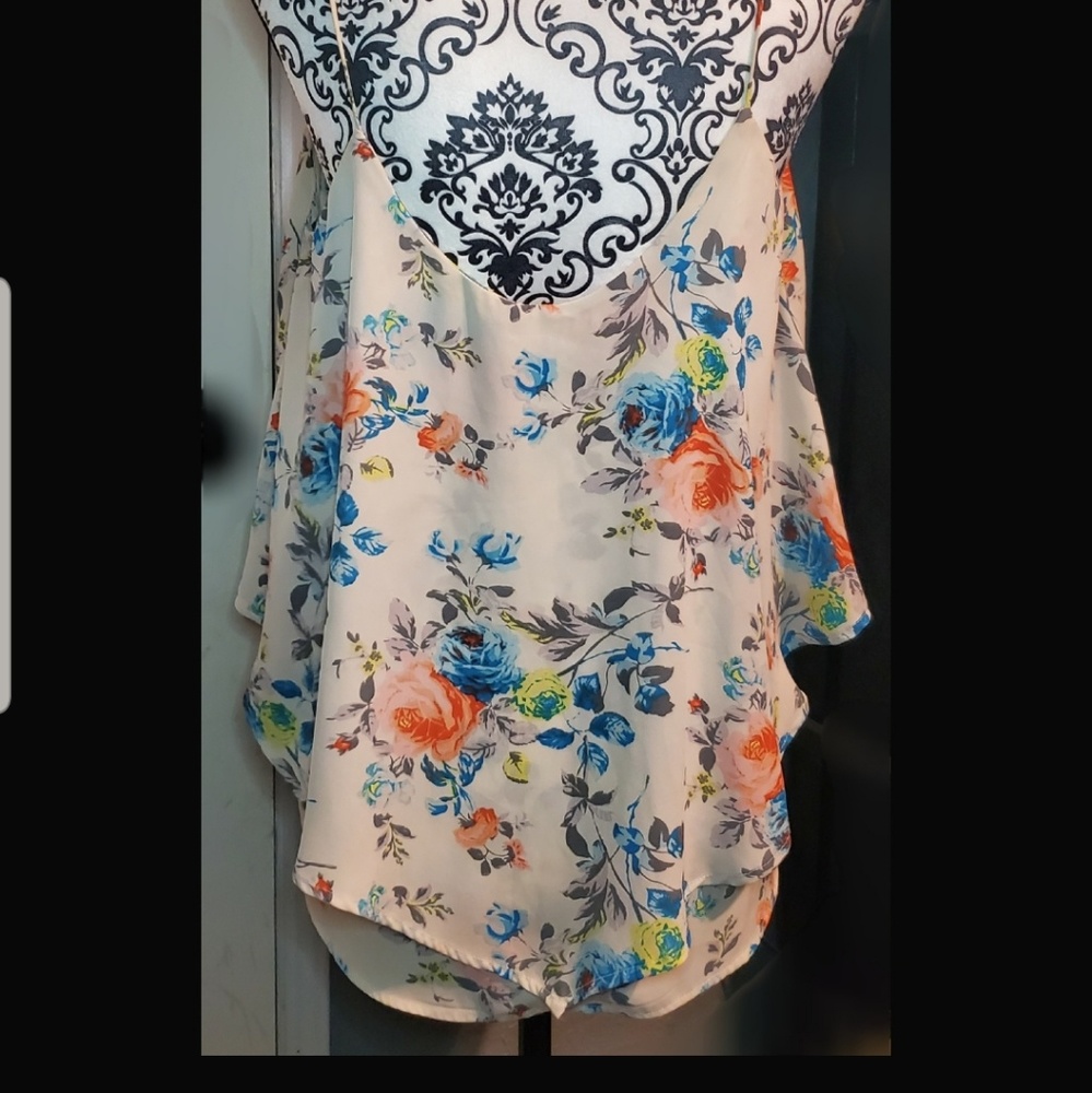 Spaghetti strap top - Picture 3 of 4